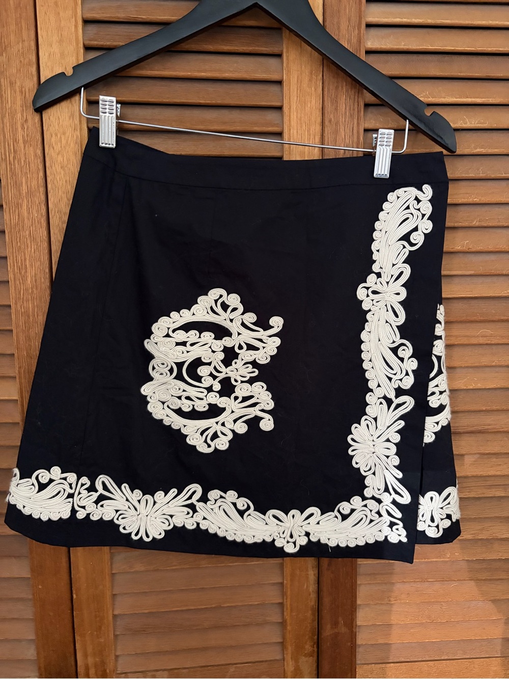 H&M baroque women’s Black A-Line Skirt with White Embroidery size 10